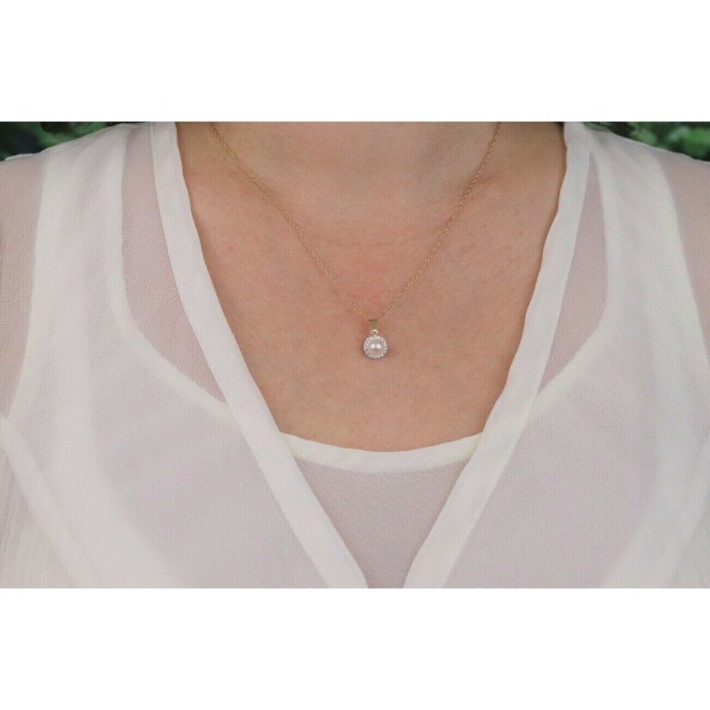10k Yellow Gold Freshwater Pearl & Crystal Halo Necklace 18 inch chain - Picture 3 of 8